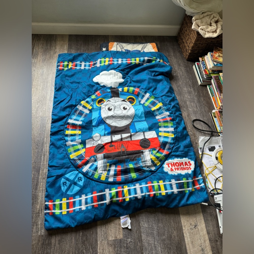 Sleeping bag(astronaut)  & 2 blankets,  bundle - Picture 2 of 3